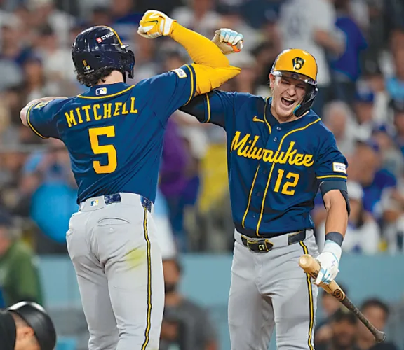 Milwaukee Brewers go up 3-0 on Los Angeles Dodgers